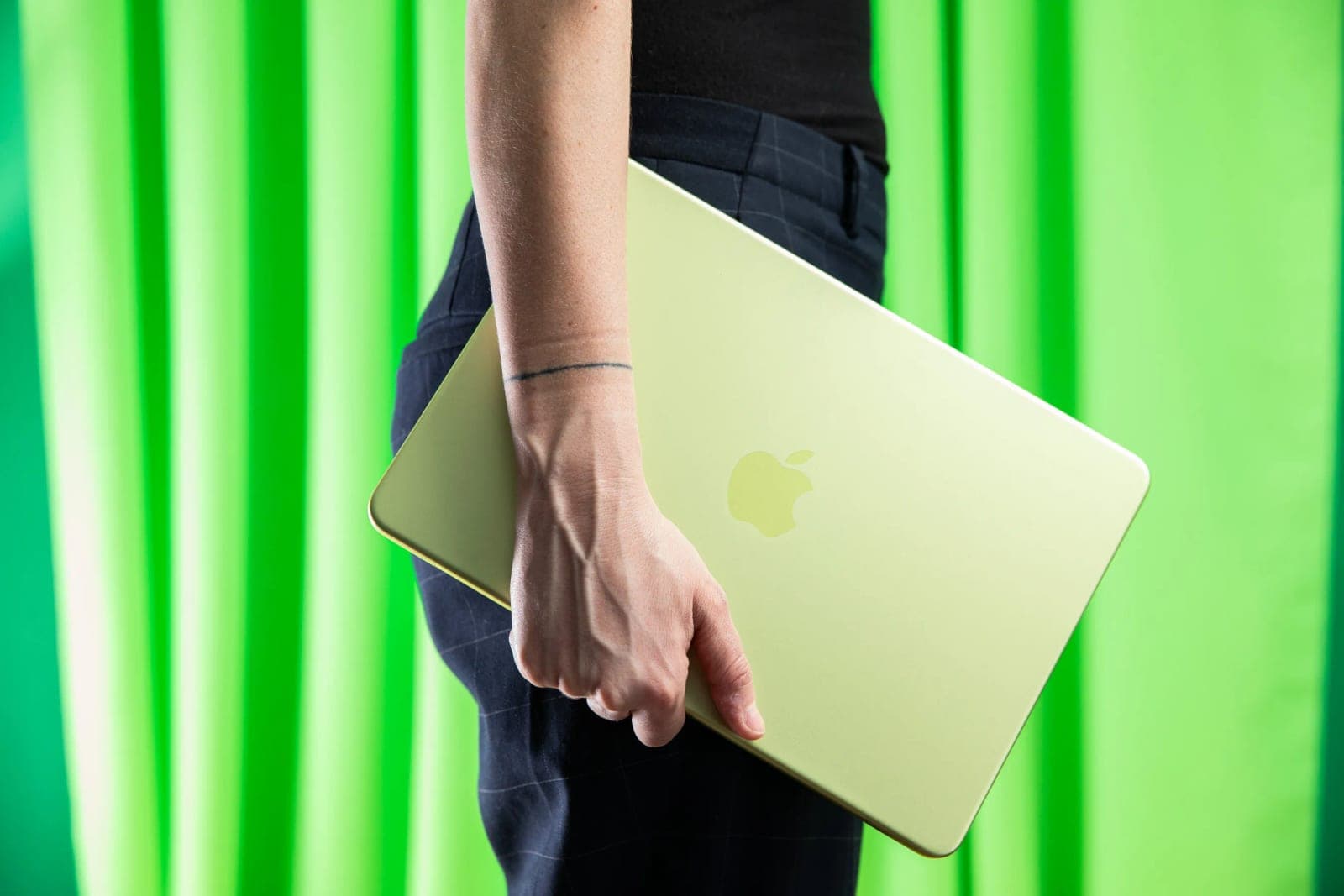 MacBook Neo sube de precio para estudiantes: qué cambia en México