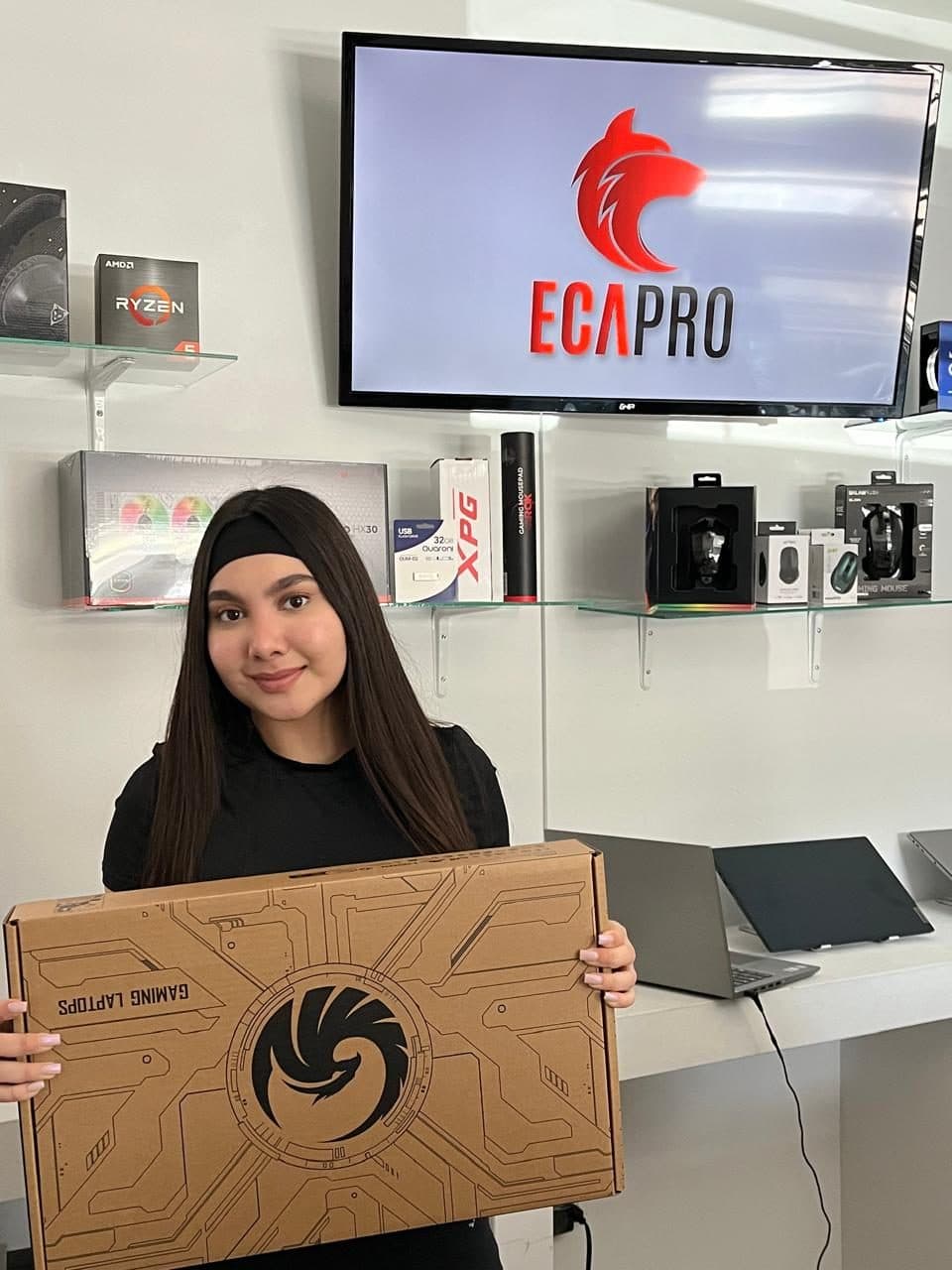 Cliente de ECAPRO con su equipo
