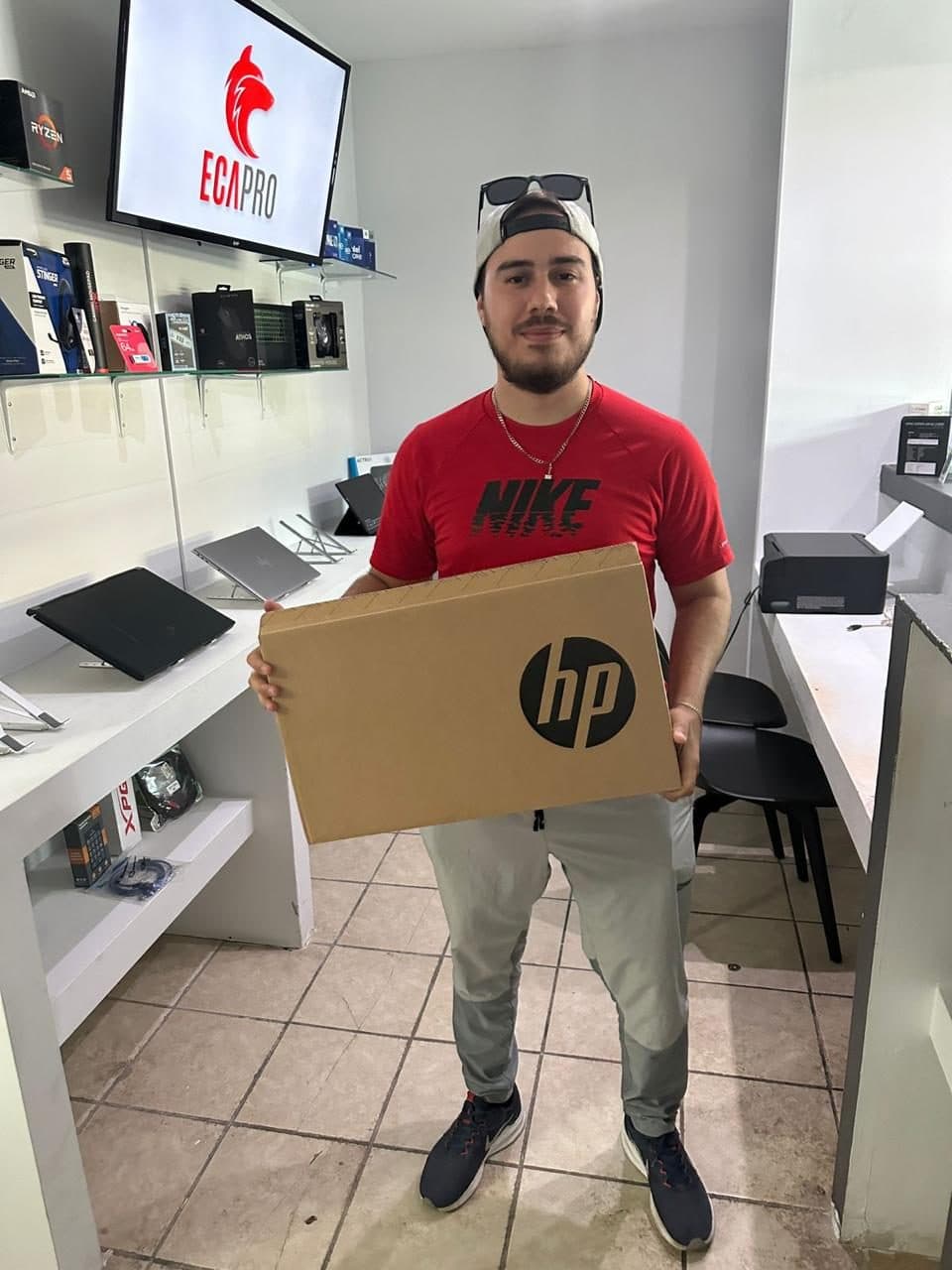 Cliente de ECAPRO con su equipo