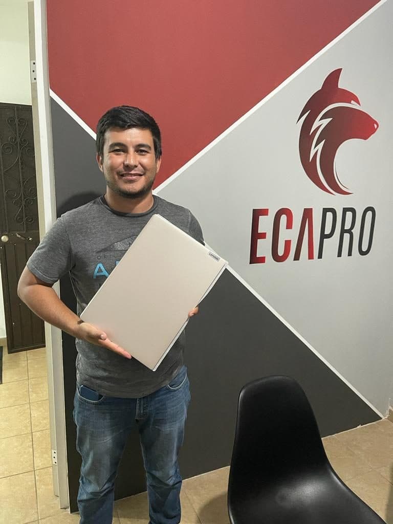 Cliente de ECAPRO con su equipo