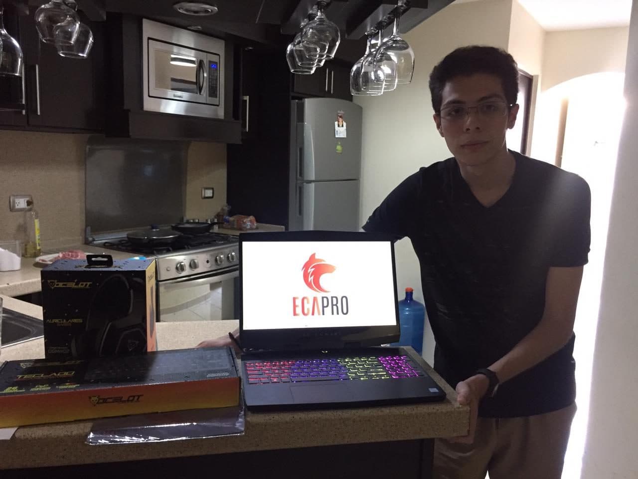 Cliente de ECAPRO con su equipo