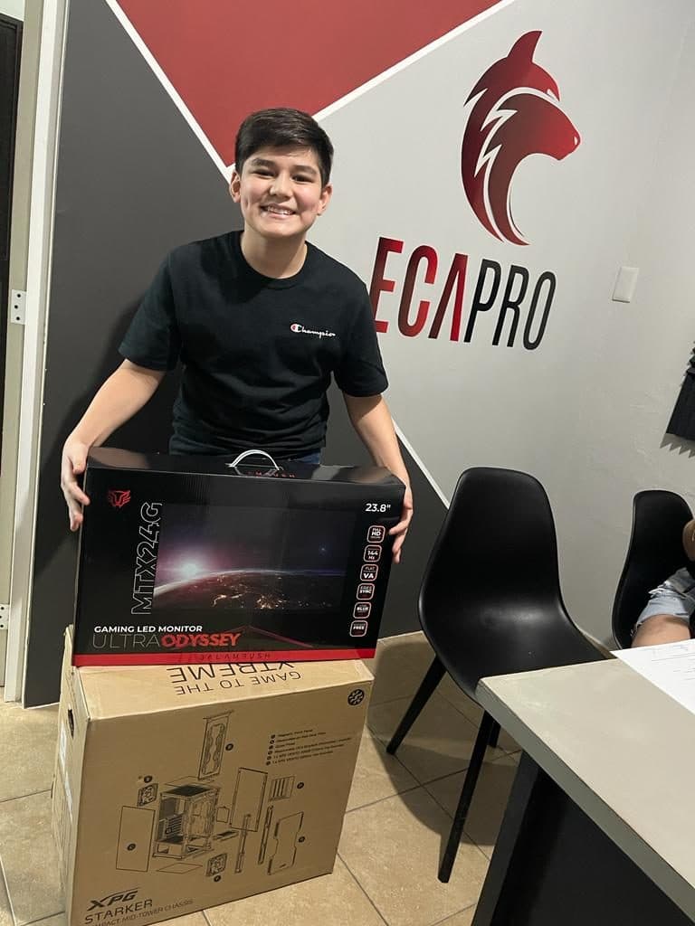 Cliente de ECAPRO con su equipo