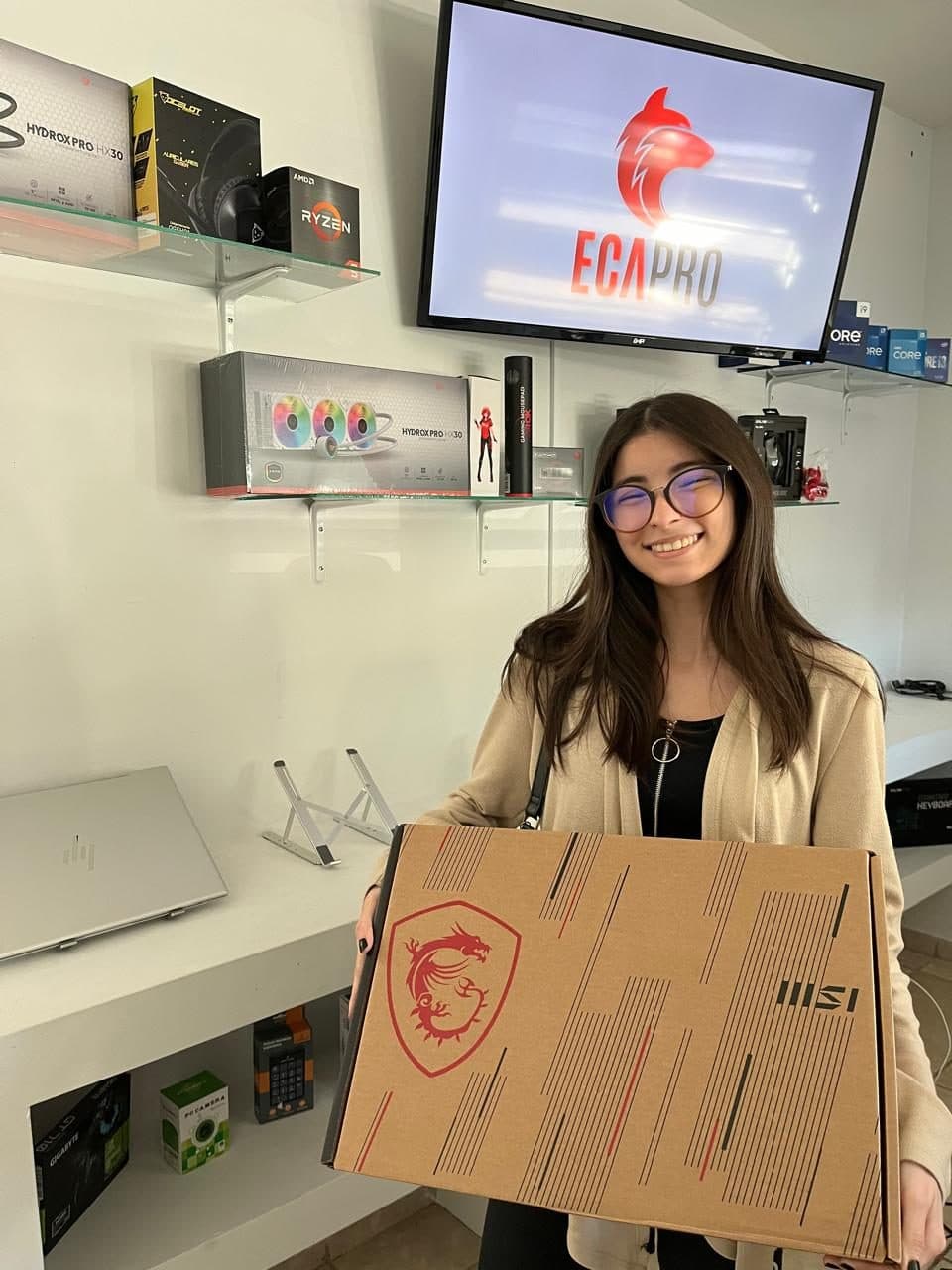Cliente de ECAPRO con su equipo