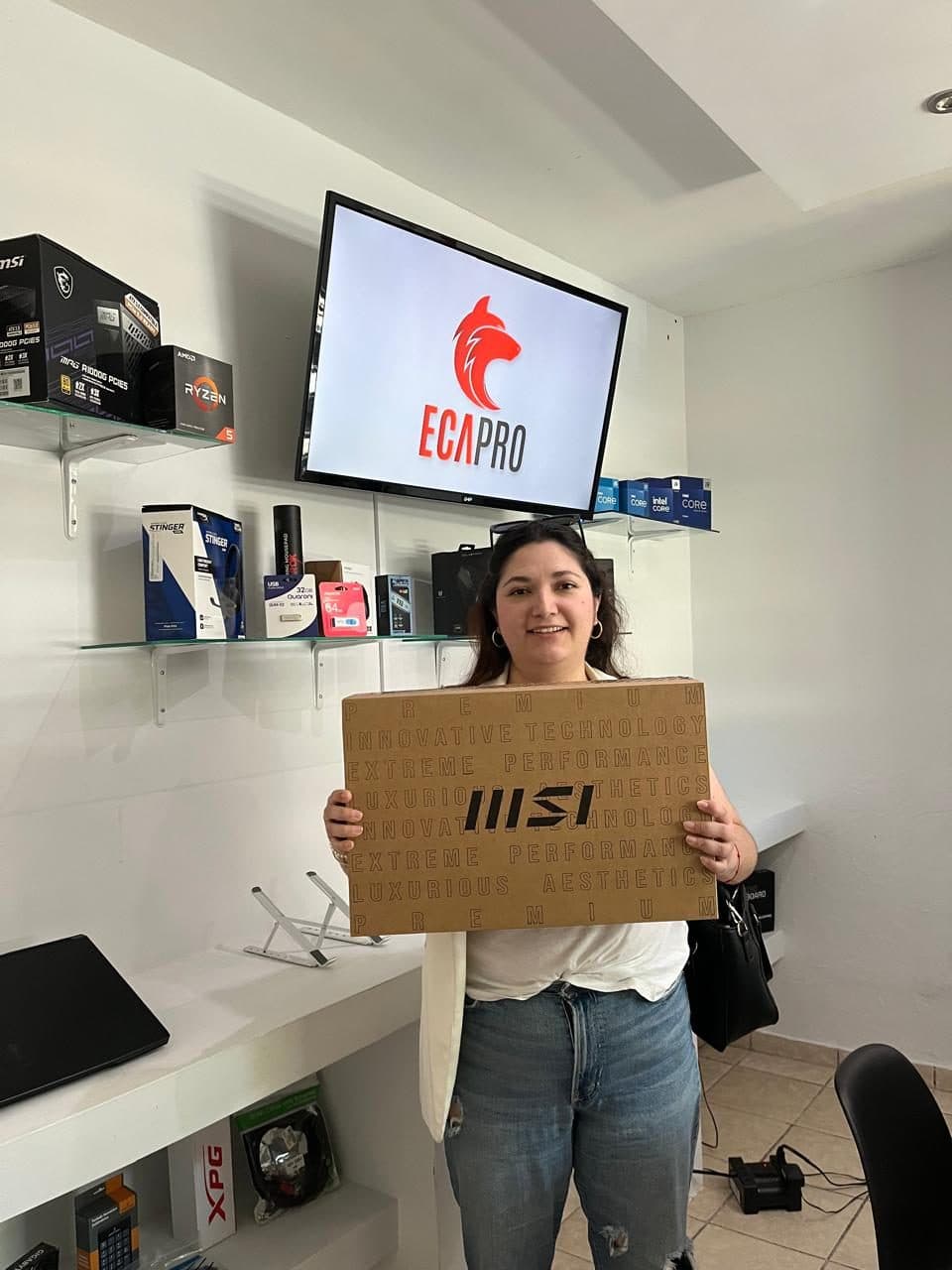 Cliente de ECAPRO con su equipo