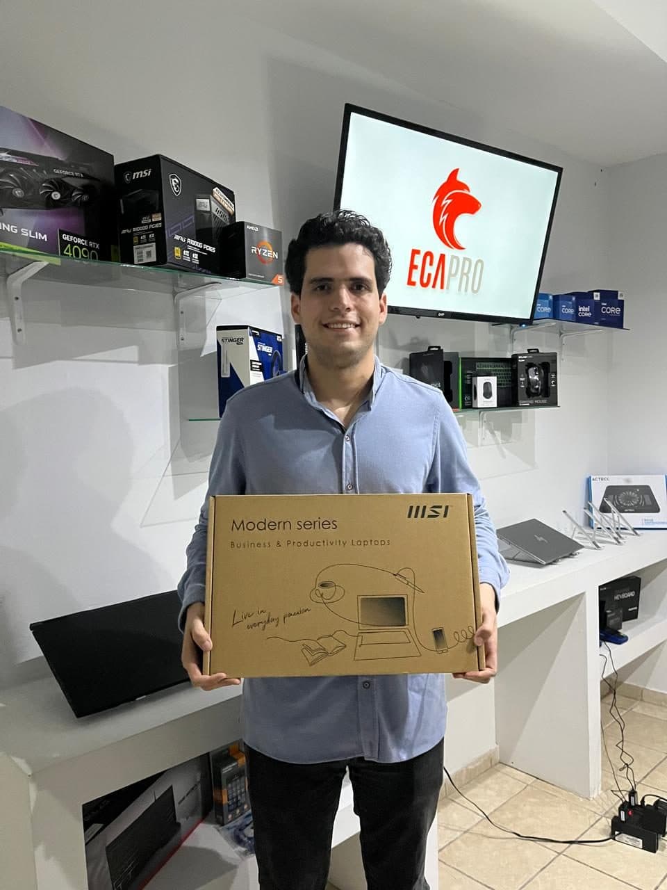 Cliente de ECAPRO con su equipo