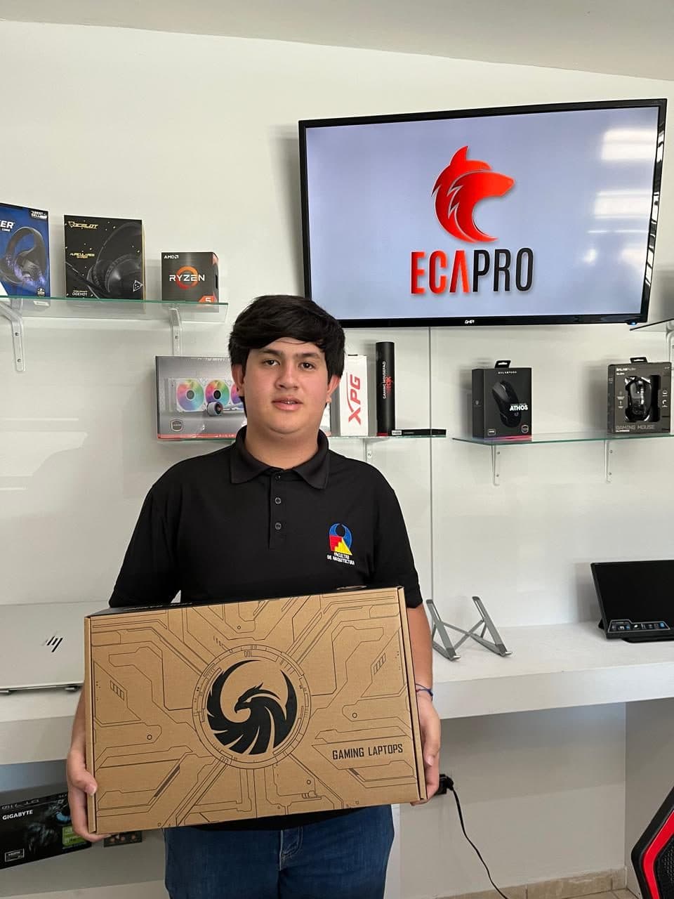 Cliente de ECAPRO con su equipo