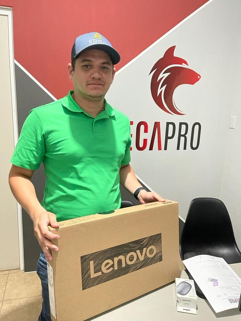 Cliente de ECAPRO con su equipo