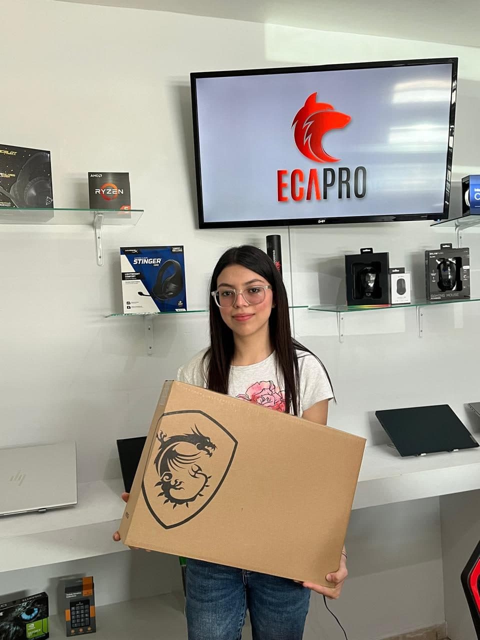 Cliente de ECAPRO con su equipo