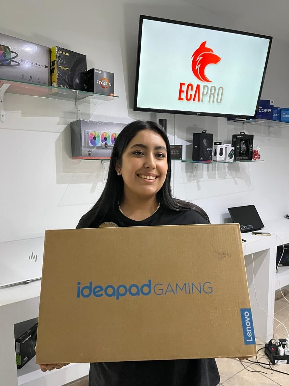Cliente de ECAPRO con su equipo