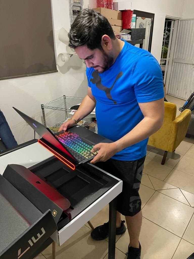 Cliente de ECAPRO con su equipo