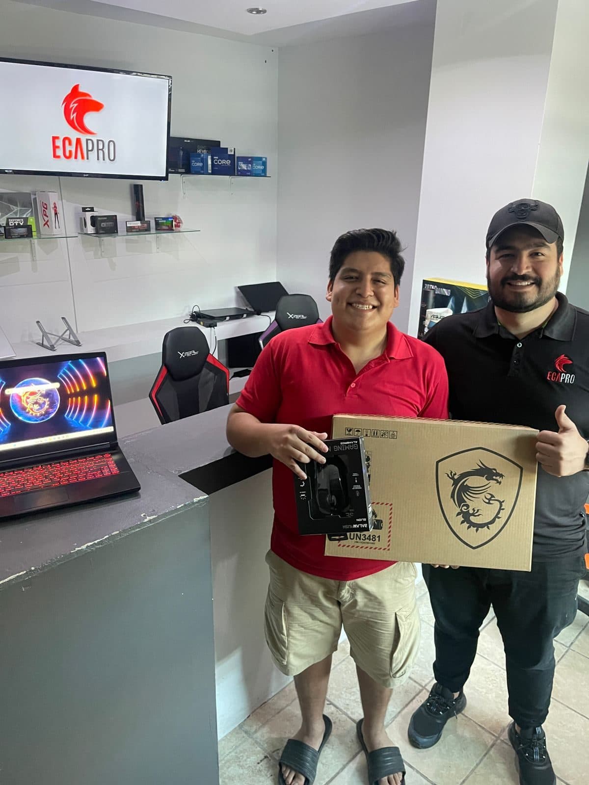 Cliente de ECAPRO con su equipo