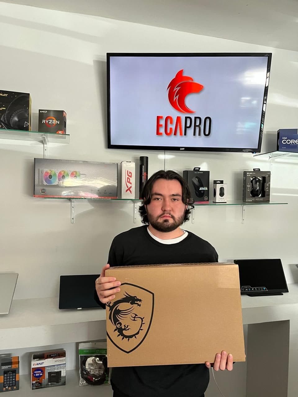 Cliente de ECAPRO con su equipo