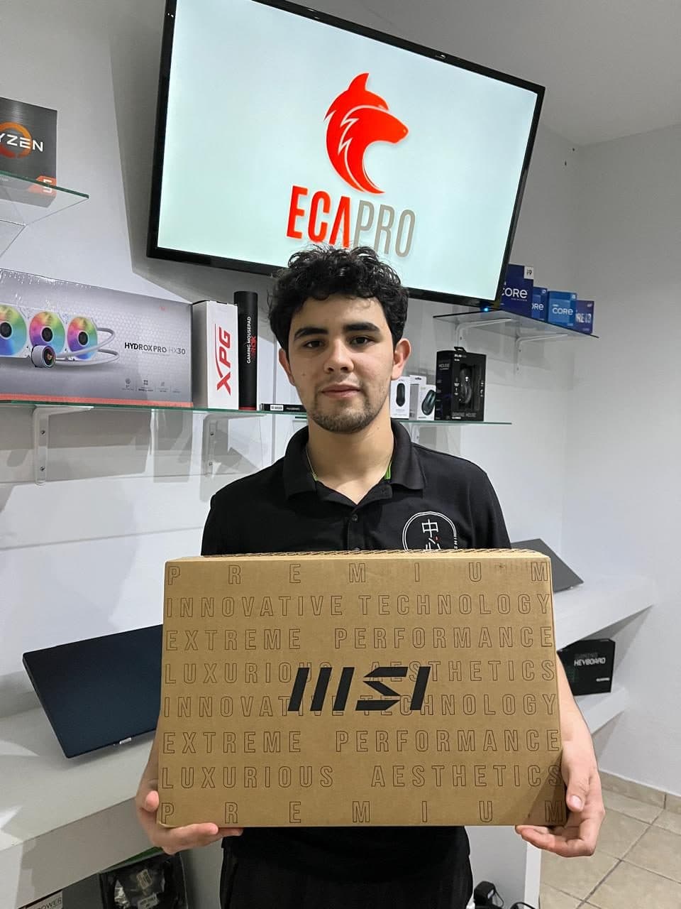 Cliente de ECAPRO con su equipo