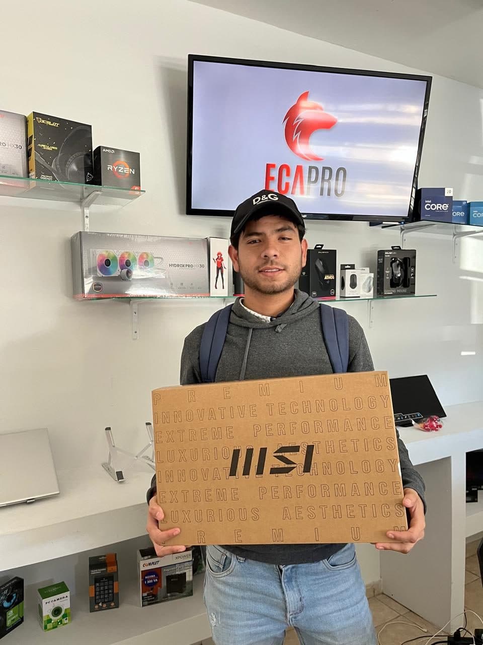 Cliente de ECAPRO con su equipo