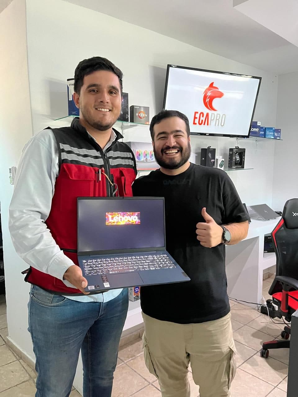 Cliente de ECAPRO con su equipo