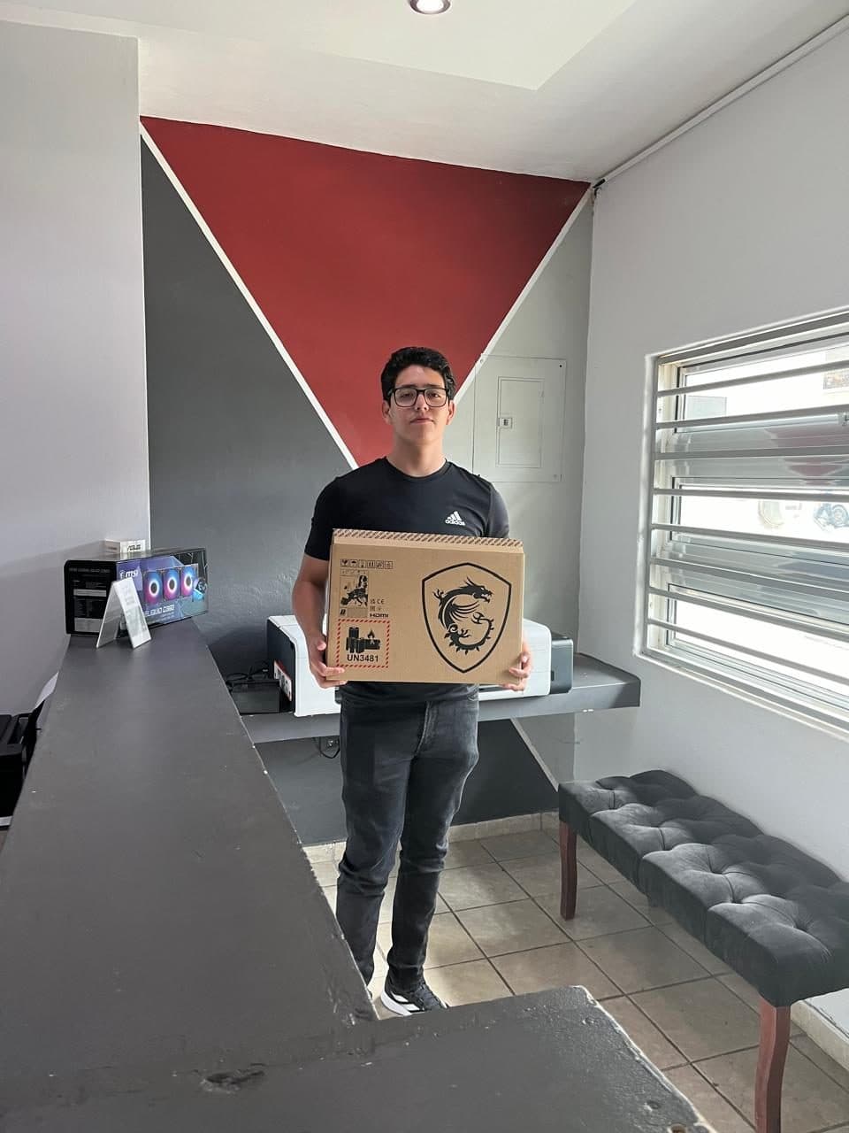 Cliente de ECAPRO con su equipo