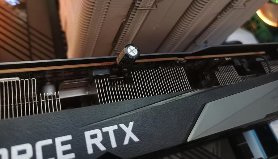 RTX 3070 muerta revivida con un capacitor de radio vieja