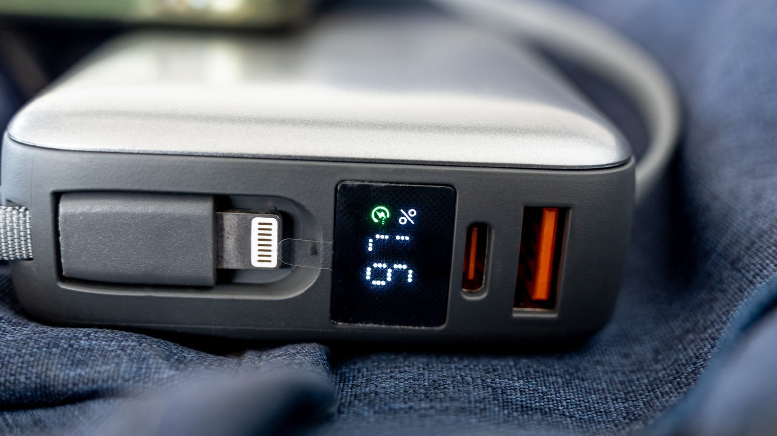 ¿Por qué algunos puertos USB son naranjas? Te lo explicamos