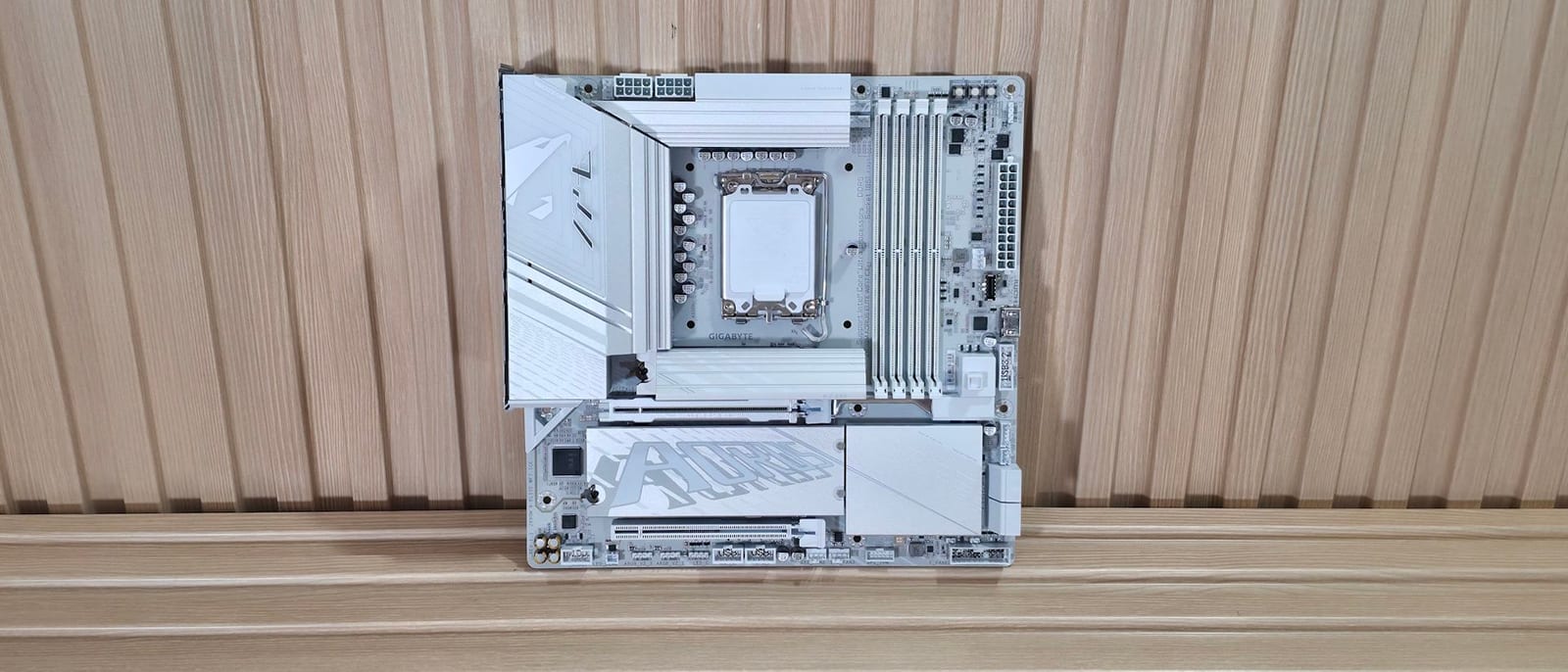 Gigabyte Z890M Aorus Elite WiFi7 Ice: reseña en México